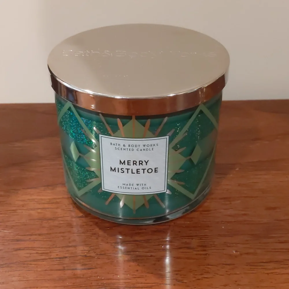 Merry Mistletoe 3 Wick Candle Bath & Body Works - Picture 1 of 7